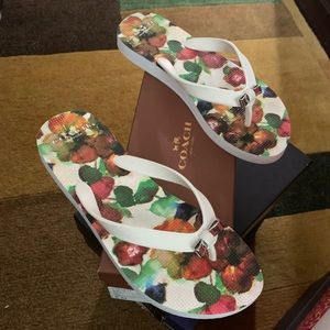 Coach flip flops size 6